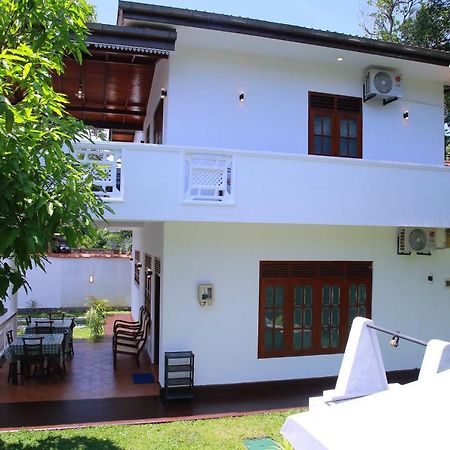 Aken Villa Hikkaduwa Buitenkant foto
