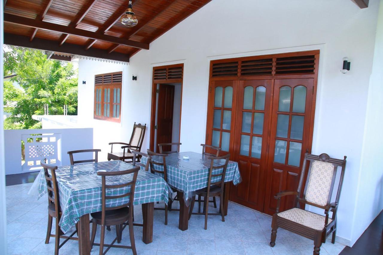 Aken Villa Hikkaduwa Buitenkant foto