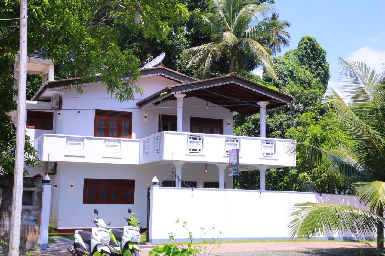 Aken Villa Hikkaduwa Buitenkant foto